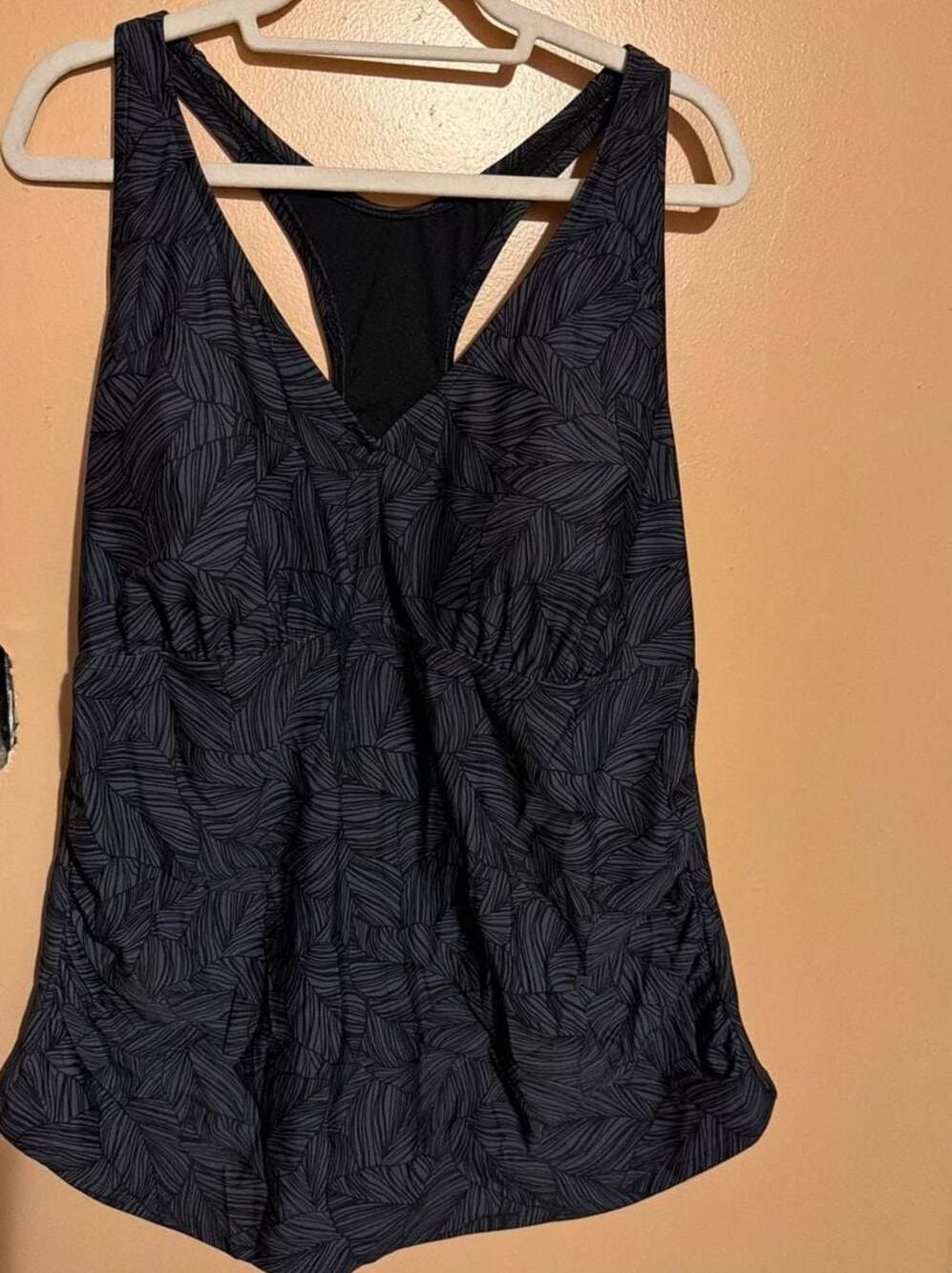 Kona Sol Women's Pl SZ 24W V-Neck Racerback Tankini Swim Top Black Gray Leaves - Picture 1 of 5